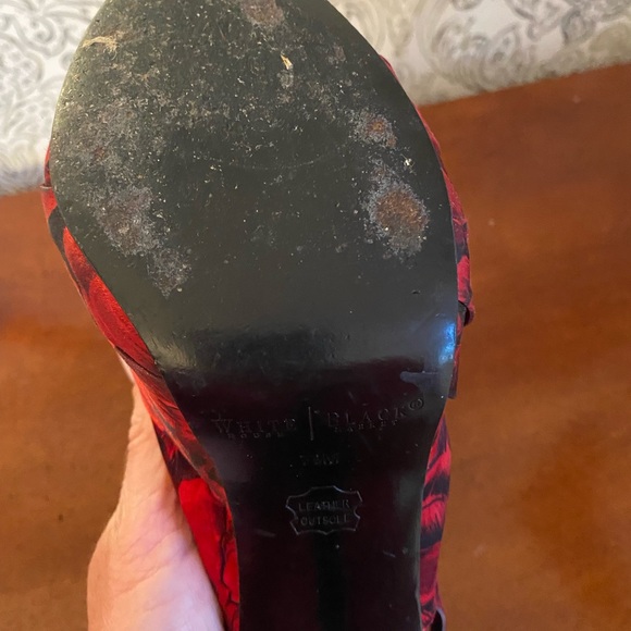 White House Black Market High Heels - Picture 2 of 7